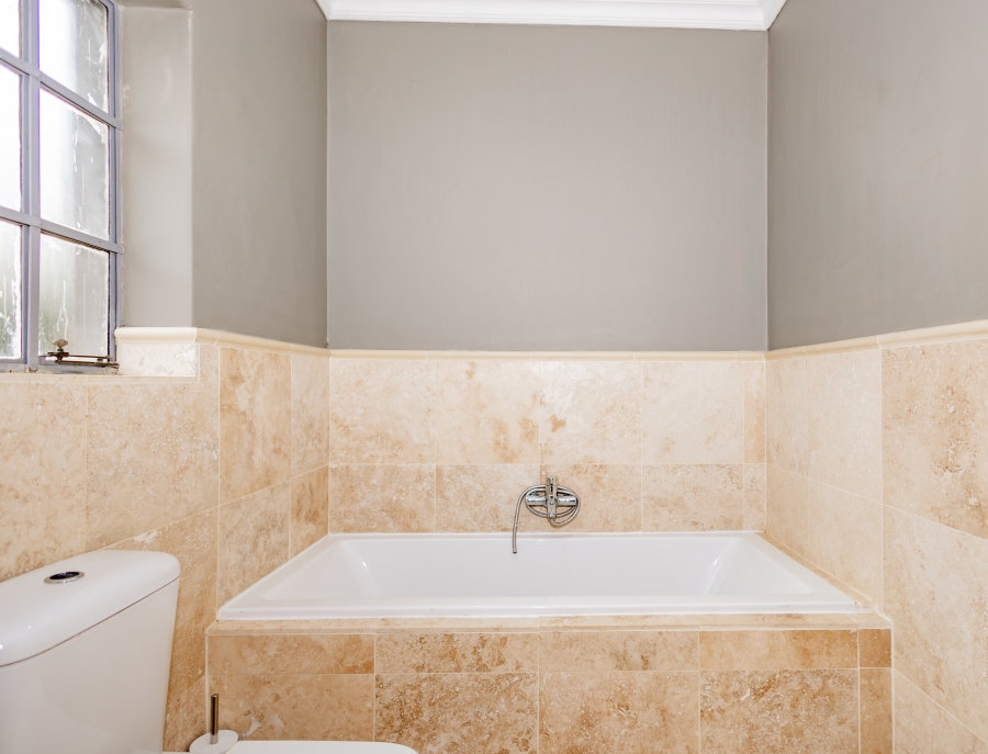 6 Bedroom Property for Sale in Vierlanden Western Cape